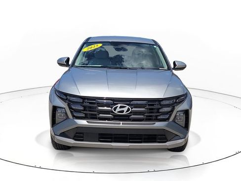 Used 2025 Hyundai Tucson SE FWD image 2
