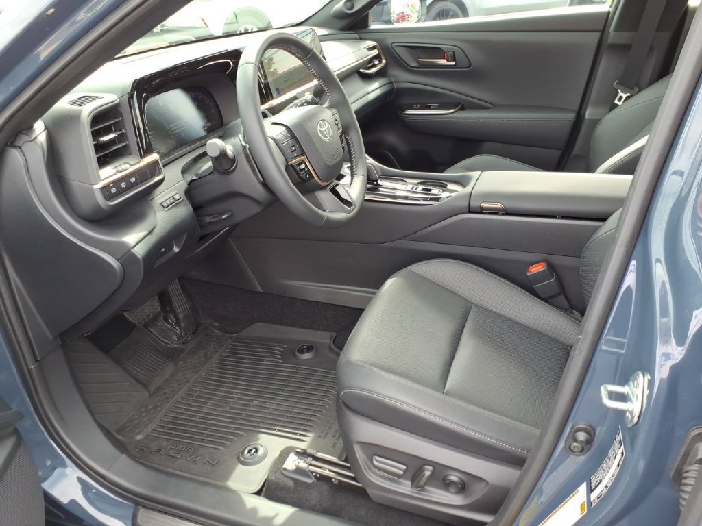 Used 2025 Toyota Crown Signia w/ Advanced Technology Package AWD/4WD image 10