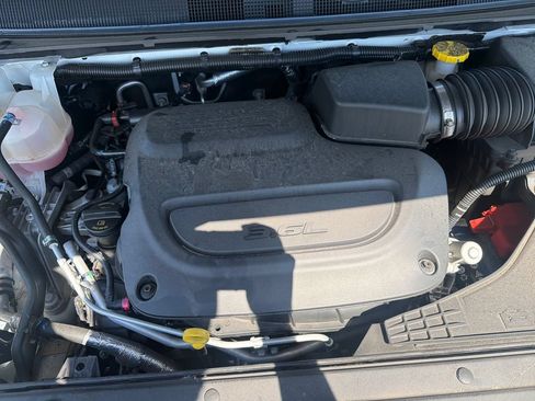 Used 2024 Chrysler Pacifica Touring-L FWD image 28