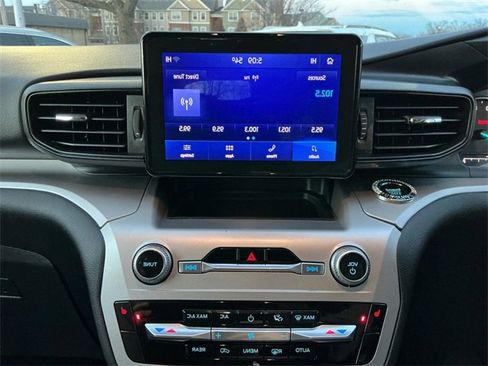 Used 2022 Ford Explorer XLT image 21