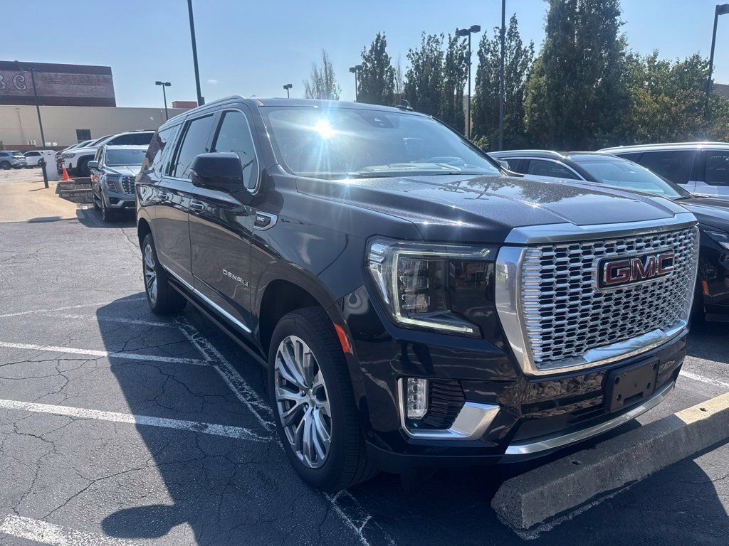 Used 2024 GMC Yukon XL Denali w/ Advanced Technology Package AWD/4WD image 2