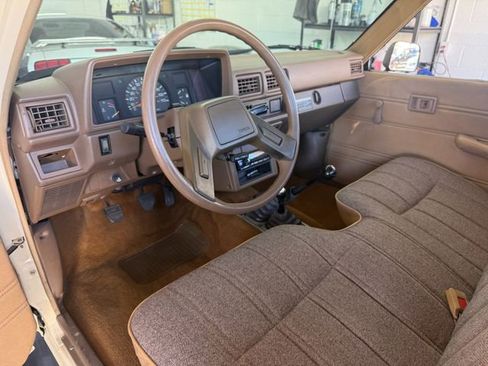 Used 1987 Toyota Pickup 4x4 Regular Cab image 36