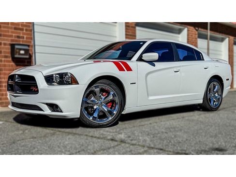 Used 2014 Dodge Charger R/T image 2