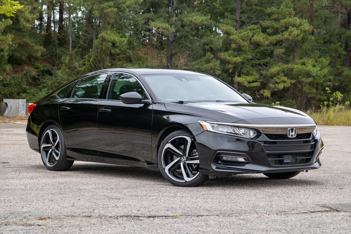Used 2018 Honda Accord Sport image 3