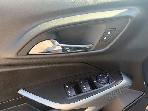 Used 2025 Chevrolet Trax LS w/ LS Convenience Package FWD image 12