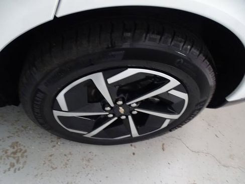 Used 2025 Chevrolet Equinox EV LT FWD image 27