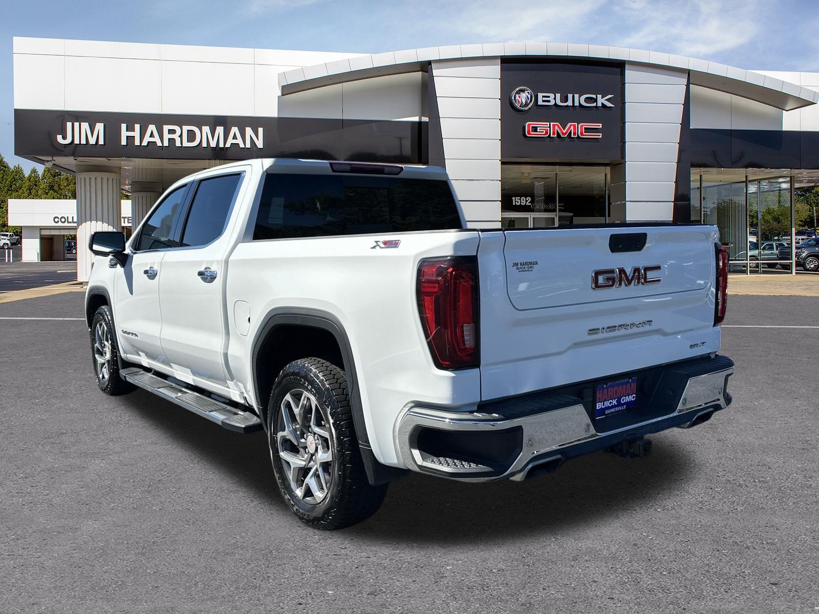 Used 2023 GMC Sierra 1500 SLT w/ SLT Premium Plus Package AWD/4WD image 5