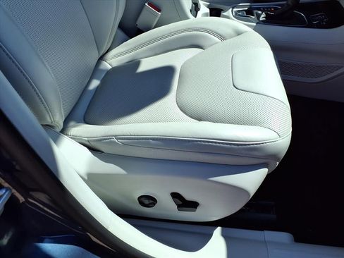 Certified 2021 Jeep Cherokee Latitude Lux w/ Comfort/Convenience Group image 22