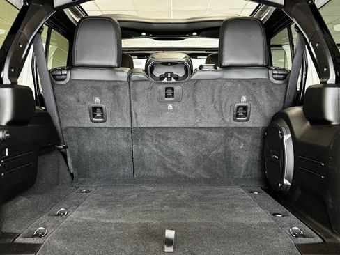 Used 2024 Jeep Wrangler Unlimited Rubicon AWD/4WD image 9
