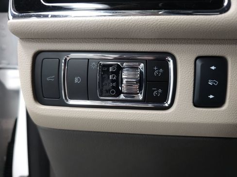 Used 2024 Lincoln Navigator Reserve AWD/4WD image 9