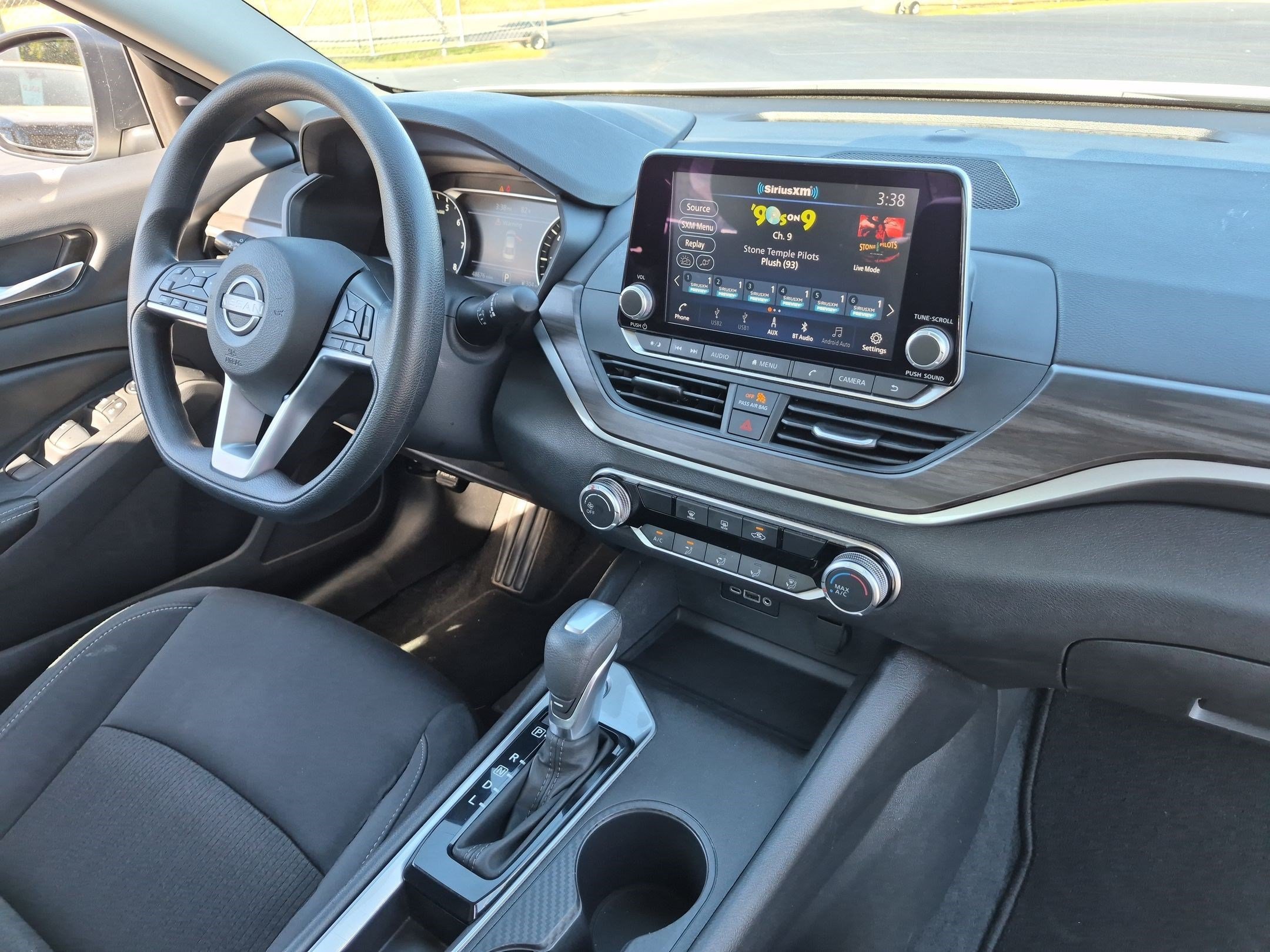 Used 2025 Nissan Altima 2.5 SV FWD image 34