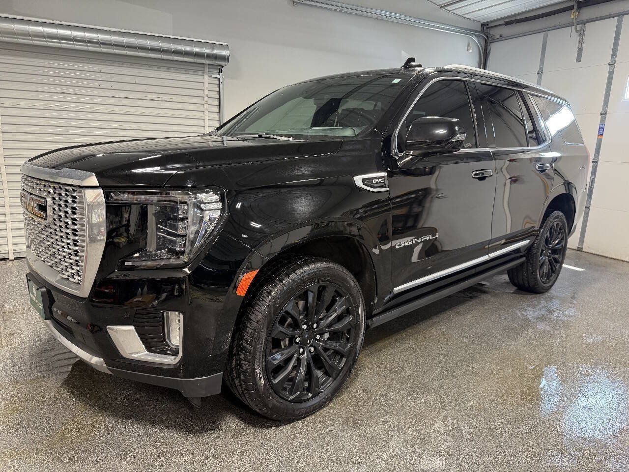 Used 2021 GMC Yukon Denali w/ Denali Ultimate Package AWD/4WD image 2