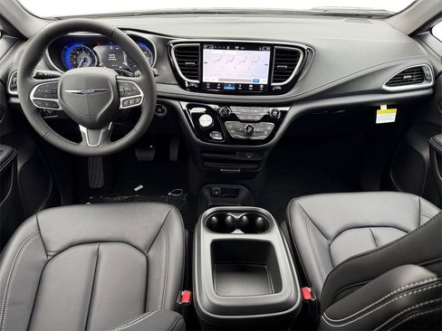 New 2026 Chrysler Pacifica Select image 10