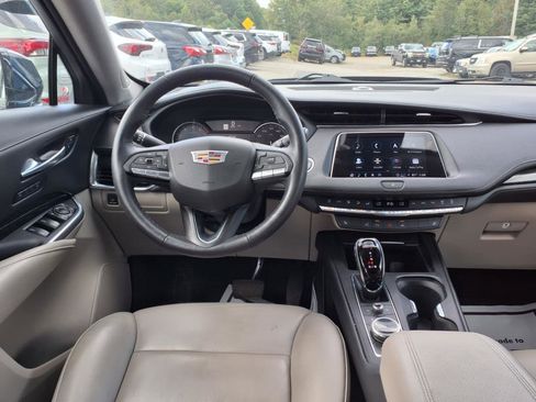 Used 2022 Cadillac XT4 Premium Luxury w/ Enhanced Visibility Package image 21