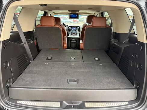 Used 2019 Cadillac Escalade Premium Luxury AWD/4WD image 19