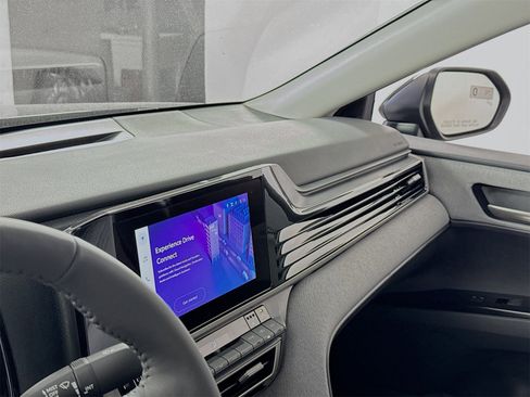 Used 2025 Toyota Camry LE w/ Convenience Package image 8