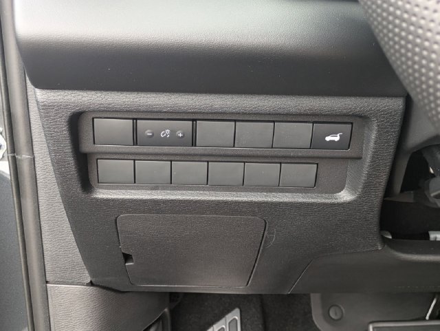 New 2025 Mitsubishi Outlander SEL FWD image 17