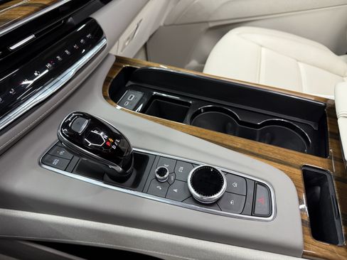 Used 2024 Cadillac Escalade Sport Platinum image 21