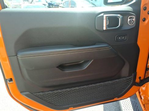 Used 2025 Jeep Wrangler Unlimited Sahara AWD/4WD image 11