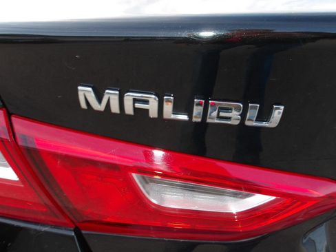 Used 2018 Chevrolet Malibu LT image 36