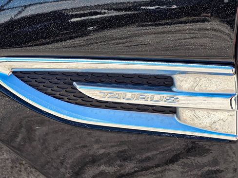 Used 2018 Ford Taurus SE image 8