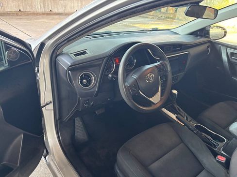 Used 2018 Toyota Corolla LE FWD image 15