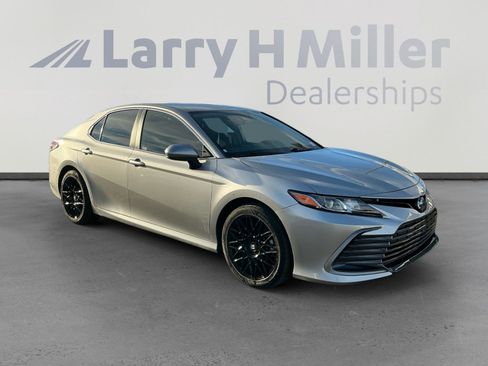 Used 2023 Toyota Camry LE image 7