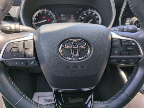 Used 2021 Toyota Highlander XSE AWD/4WD image 16