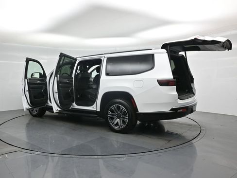 Used 2024 Jeep Wagoneer L Series II image 37