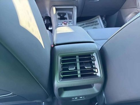 New 2025 Volkswagen Tiguan SE R-Line image 8