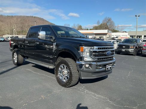 Used 2022 Ford F250 Lariat w/ Chrome Package image 3