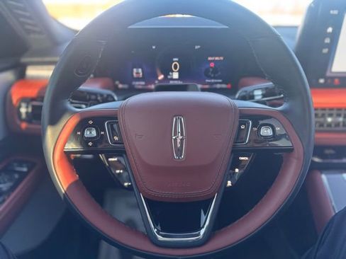 Used 2025 Lincoln Aviator Reserve w/ Equipment Group 201A image 9