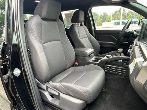 Certified 2025 Toyota Tacoma SR5 AWD/4WD image 32