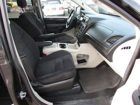 Used 2015 Dodge Grand Caravan SXT image 29
