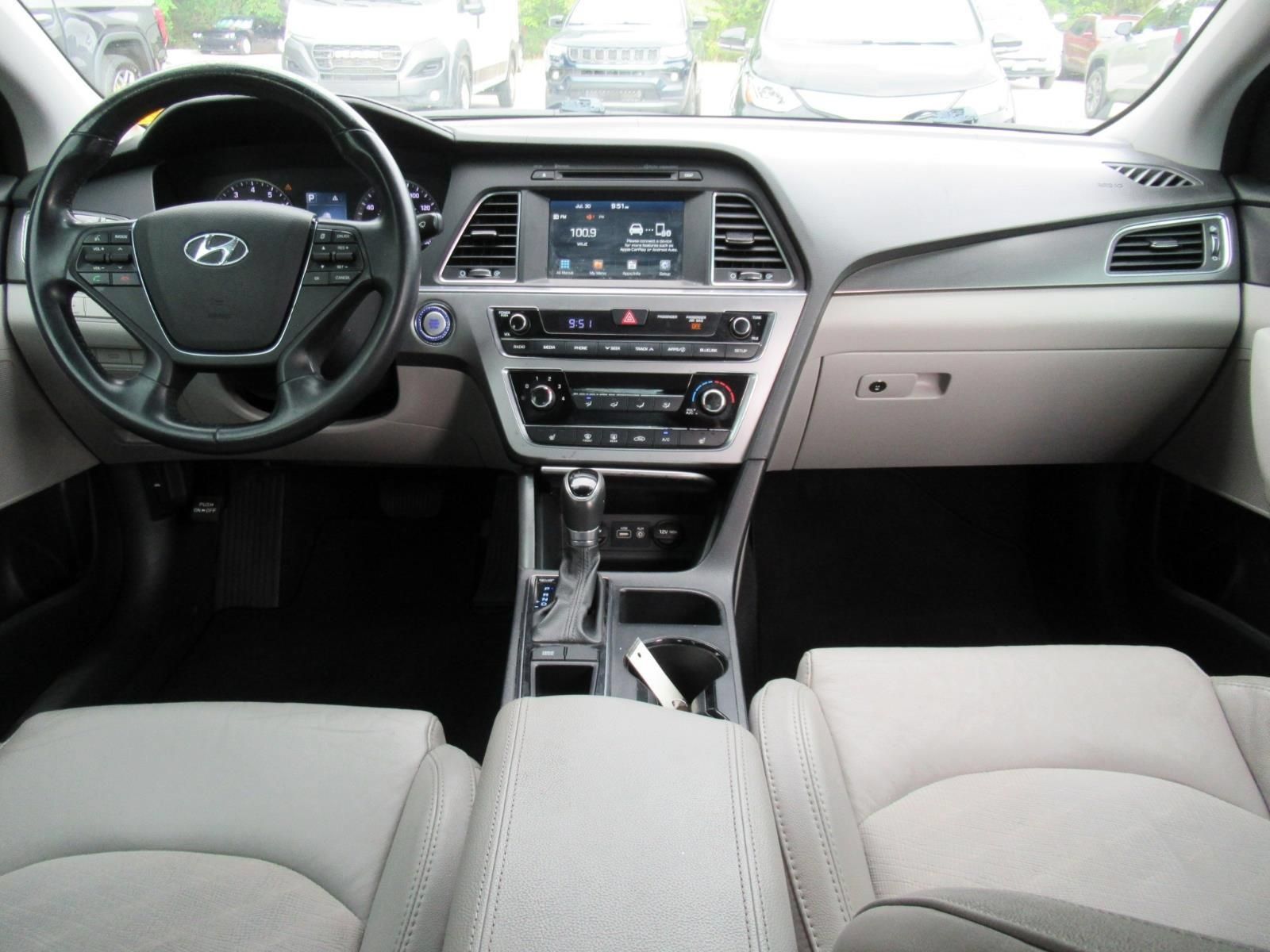 Used 2016 Hyundai Sonata Sport w/ Option Group 1V FWD image 11