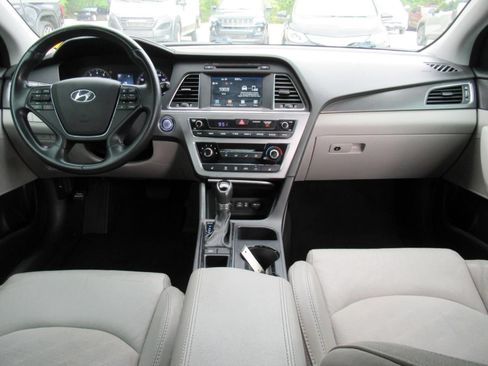 Used 2016 Hyundai Sonata Sport w/ Option Group 1V FWD image 11