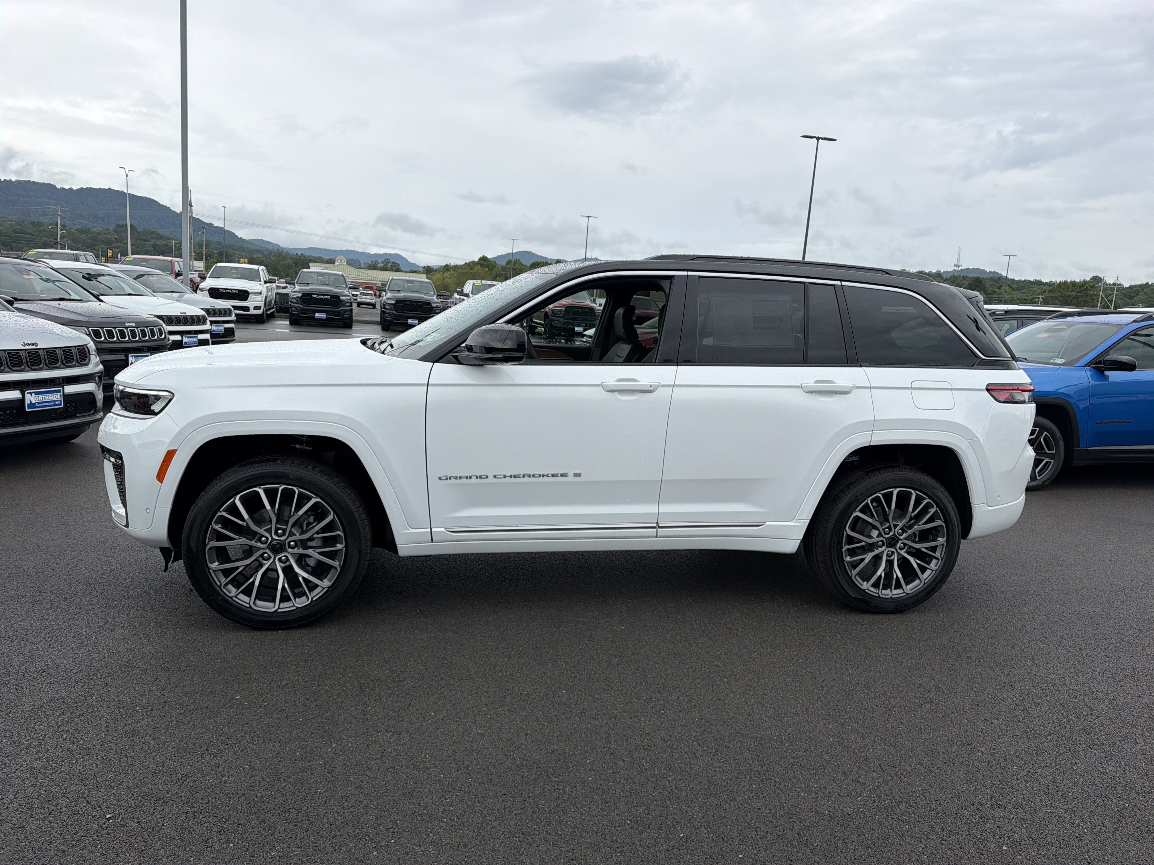 New 2027 Jeep Grand Cherokee Summit AWD/4WD image 11