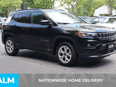 Used 2025 Jeep Compass Latitude AWD/4WD image 5