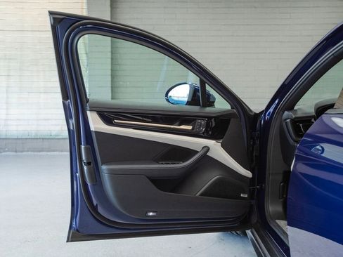 Used 2024 Porsche Panamera 4 image 29