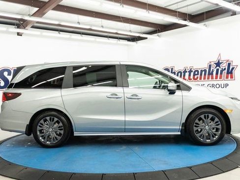 New 2026 Honda Odyssey Touring image 13