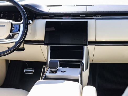 New 2025 Land Rover Range Rover SE image 41