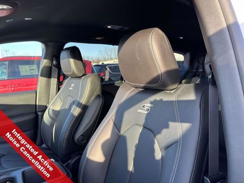 New 2026 Chrysler Pacifica Select w/ S Appearance Package image 15