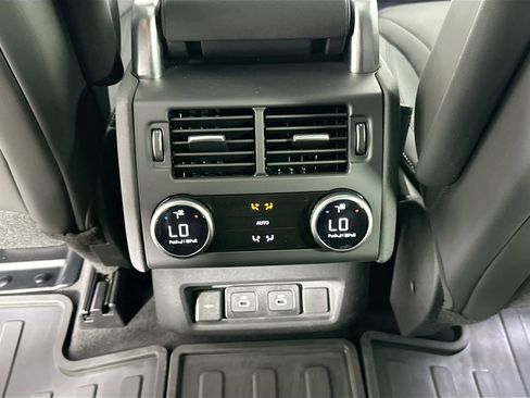 Certified 2025 Land Rover Discovery Dynamic SE image 30