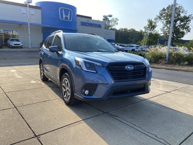 Used 2024 Subaru Forester Premium AWD/4WD image 2