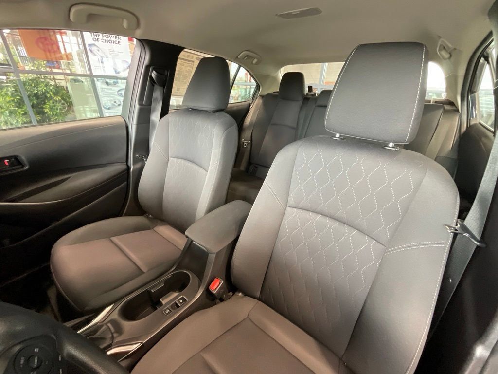 Certified 2025 Toyota Corolla LE FWD image 9