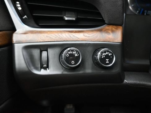 Used 2019 Cadillac Escalade ESV Luxury AWD/4WD image 28