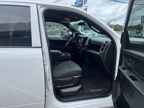 Used 2024 RAM 3500 Tradesman w/ Chrome Appearance Group AWD/4WD image 16
