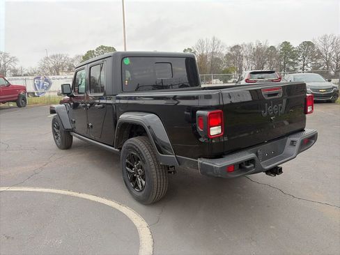 Used 2022 Jeep Gladiator Sport image 5