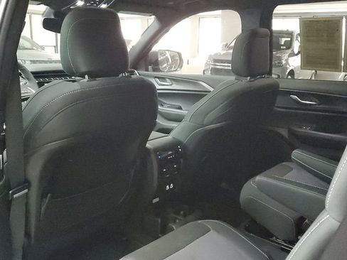 Used 2024 Jeep Grand Cherokee L Laredo w/ Luxury Tech Group I image 18