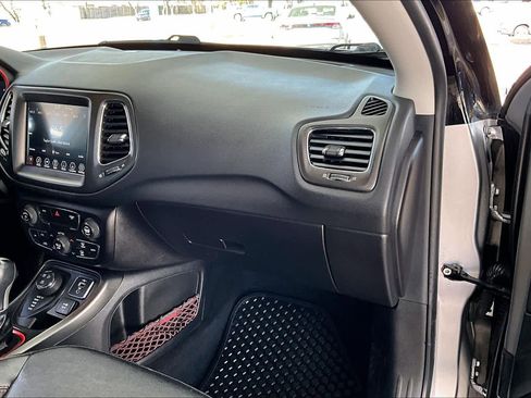 Used 2019 Jeep Compass Trailhawk image 19